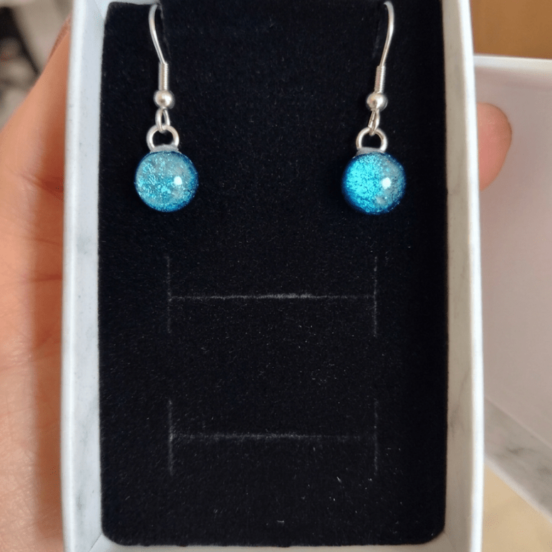 A completely new style of glass&nbsp;earrings.